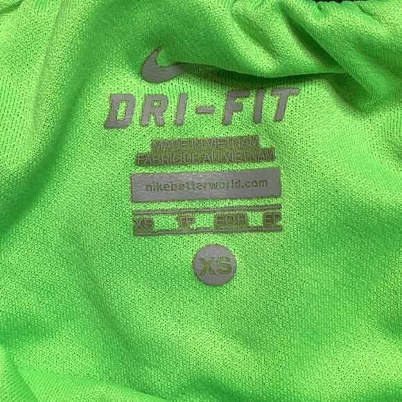 Black and green Nike dri-fit shorts - Picture 3 of 4